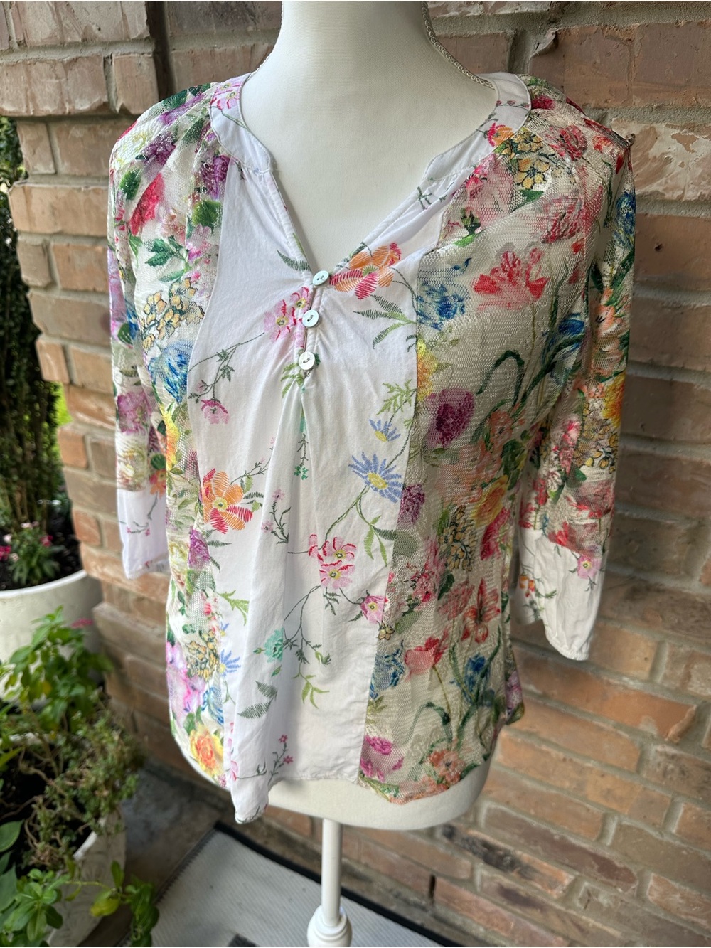 fig and flower White Floral Button-Front Split Panel Blouse